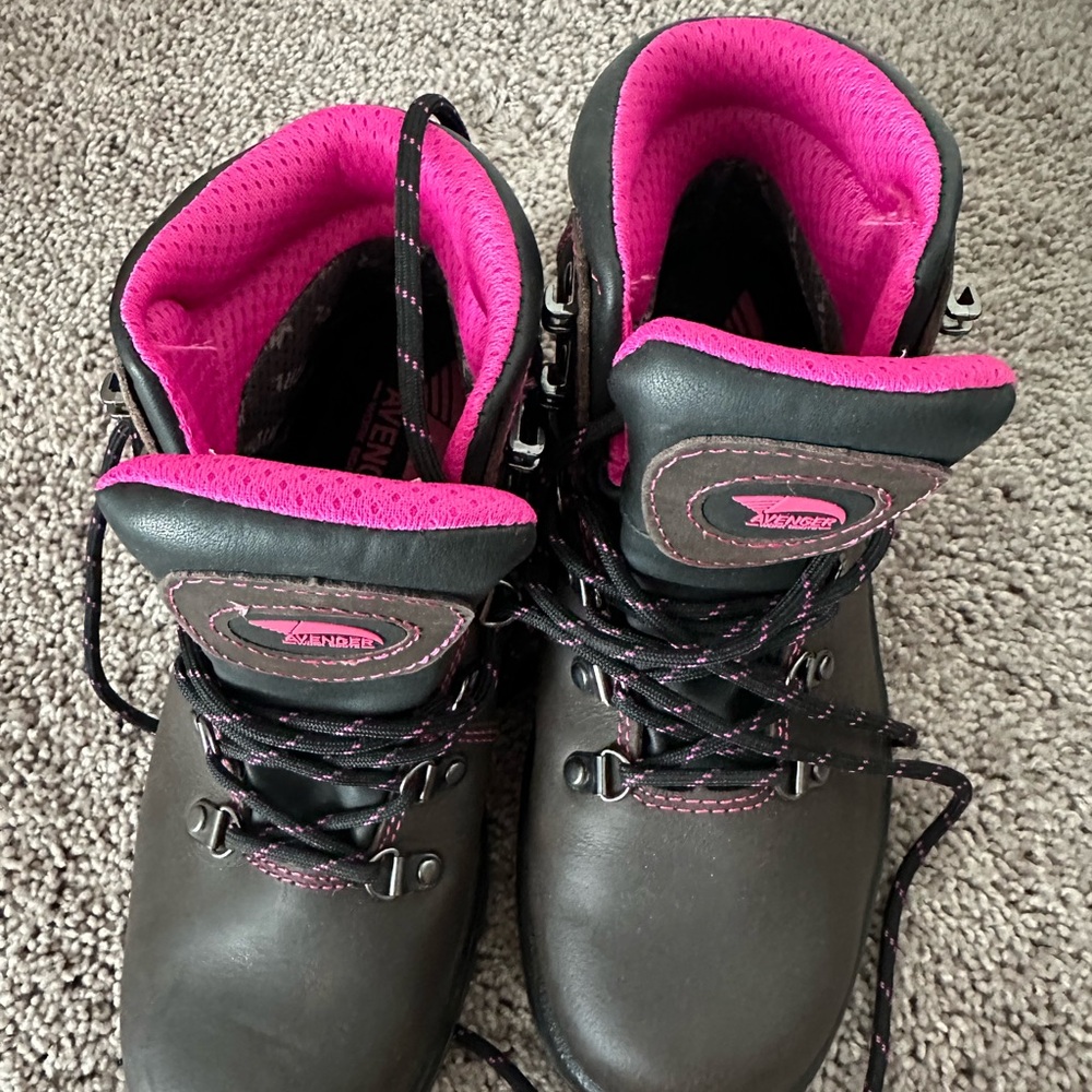 Women’s steel toe boots. Size 8M. Very good condition. Only worn a few times.